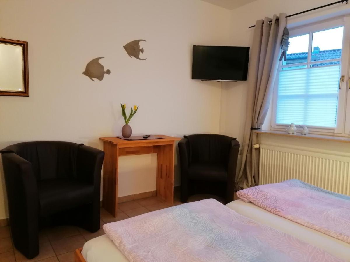 Boddenhus Auf Ruegen - Ferienwohnungen Und Pension Rappin Exterior photo