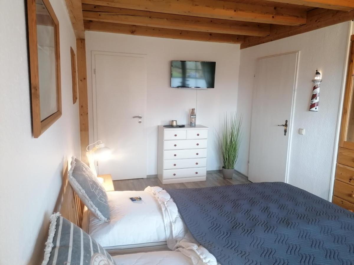 Boddenhus Auf Ruegen - Ferienwohnungen Und Pension Rappin Exterior photo