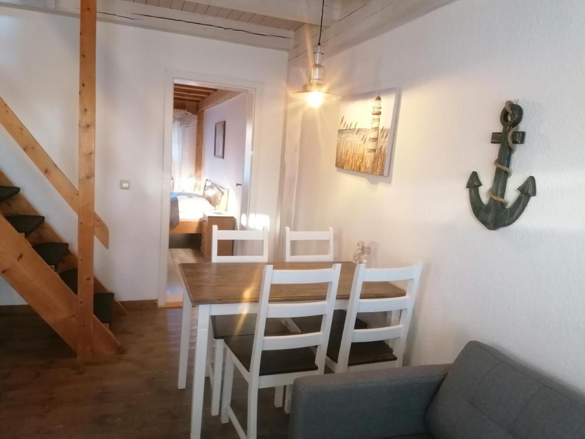 Boddenhus Auf Ruegen - Ferienwohnungen Und Pension Rappin Exterior photo