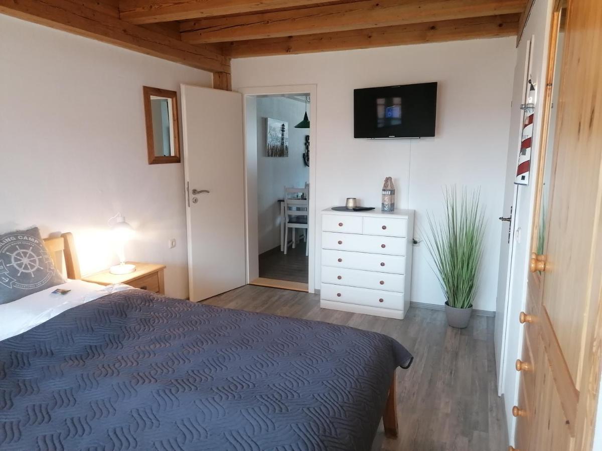 Boddenhus Auf Ruegen - Ferienwohnungen Und Pension Rappin Exterior photo
