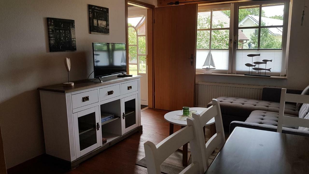 Boddenhus Auf Ruegen - Ferienwohnungen Und Pension Rappin Exterior photo