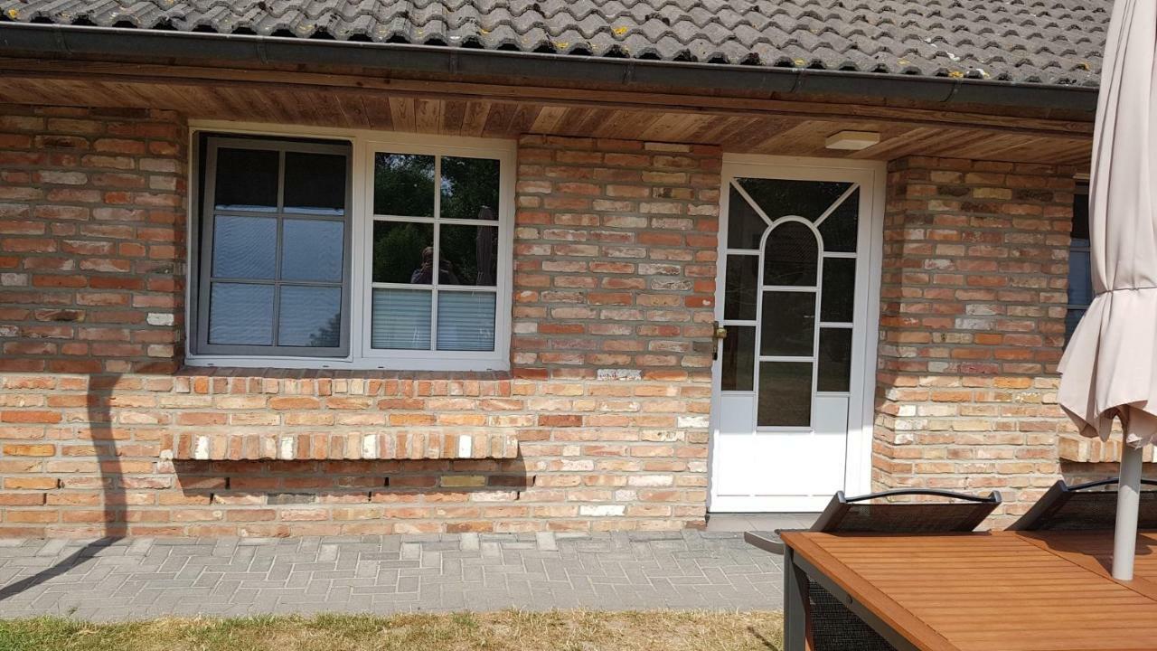 Boddenhus Auf Ruegen - Ferienwohnungen Und Pension Rappin Exterior photo